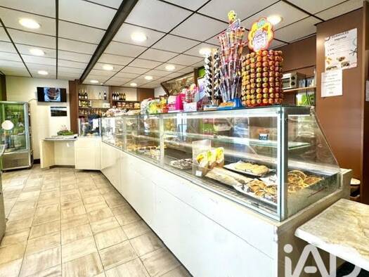 Local commercial à vendre 383 600 € 300 m² de surface de vente Nay 64800