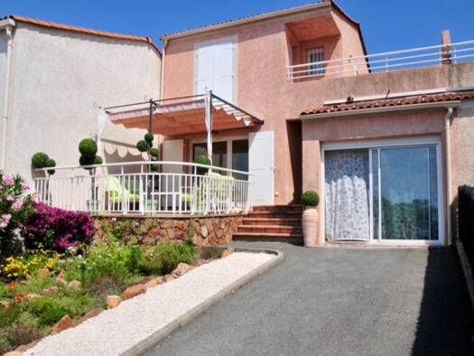 Maison à louer 2 050 € 5 pièces 3 chambres 90 m² 292 m² de terrain Estérel Plage-Logis de l'Aspé-Péguière Saint-Raphaël 83700