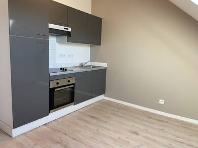 Appartement à louer 380 € 2 pièces 1 chambre 26 m² Dernier étage, Étage 2/2 Villages Vierzon 18100