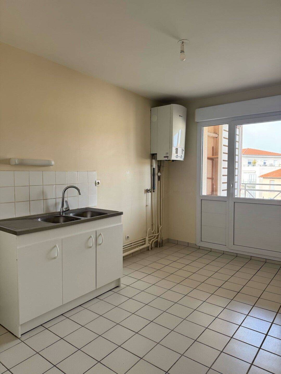 Maison à louer, 66m², LA TOUR DE SALVAGNY