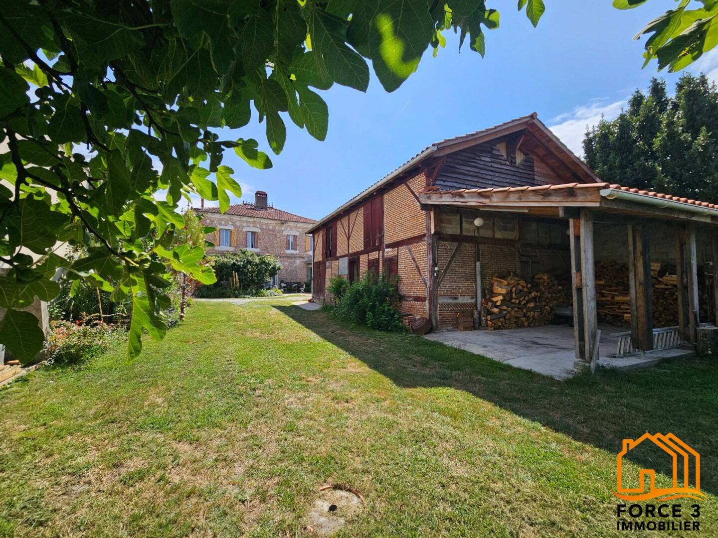 Maison à vendre, 250m², SAINT JULIEN EN BORN