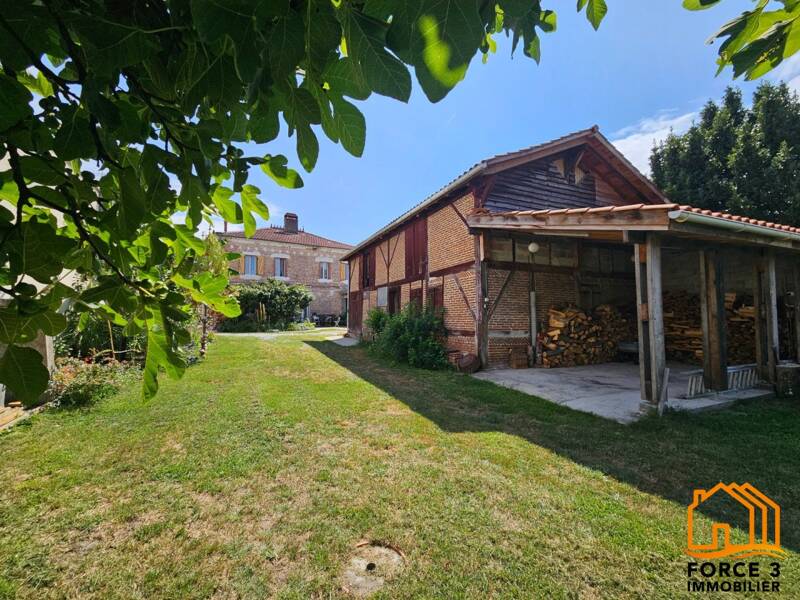 Maison à vendre, 250m², SAINT JULIEN EN BORN