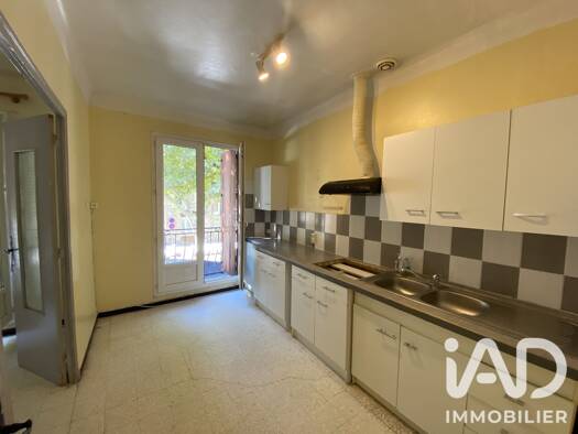 Immeuble à vendre 340 000 € 230 m² Village Ouest Trets 13530