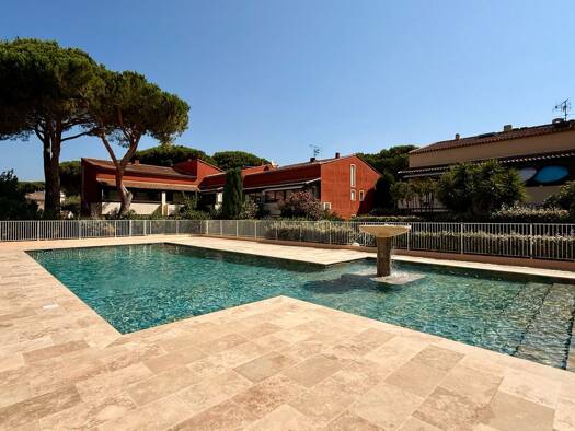 Appartement à vendre 235 000 € 2 pièces 1 chambre 53 m² 1 étages Fréjus 83600
