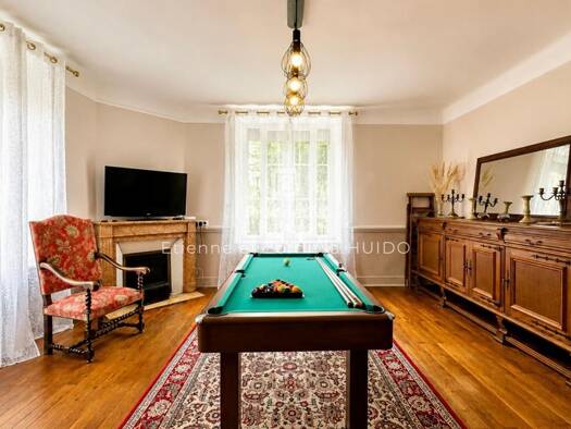 Maison à vendre 195 000 € 8 pièces 5 chambres 231 m² 674 m² de terrain Vatan 36150