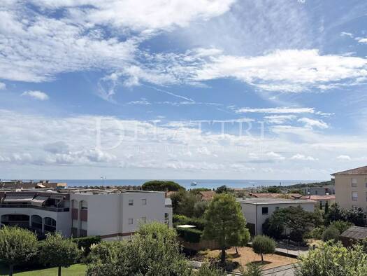 Appartement à vendre 220 000 € 2 pièces 1 chambre 36 m² Étage 3/3 Hôpital / Jules Grec Antibes 06600