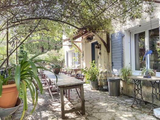 Maison en viager occupé Bouquet 76 437 € 9 pièces 4 chambres 155 m² 640 m² de terrain Auribeau 84400