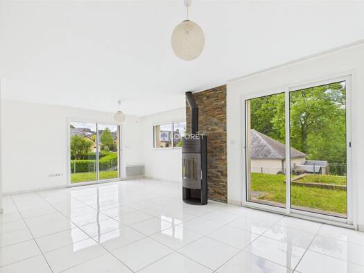 Maison à louer 1 150 € 6 pièces 4 chambres 118 m² 585 m² de terrain Plonéis 29710