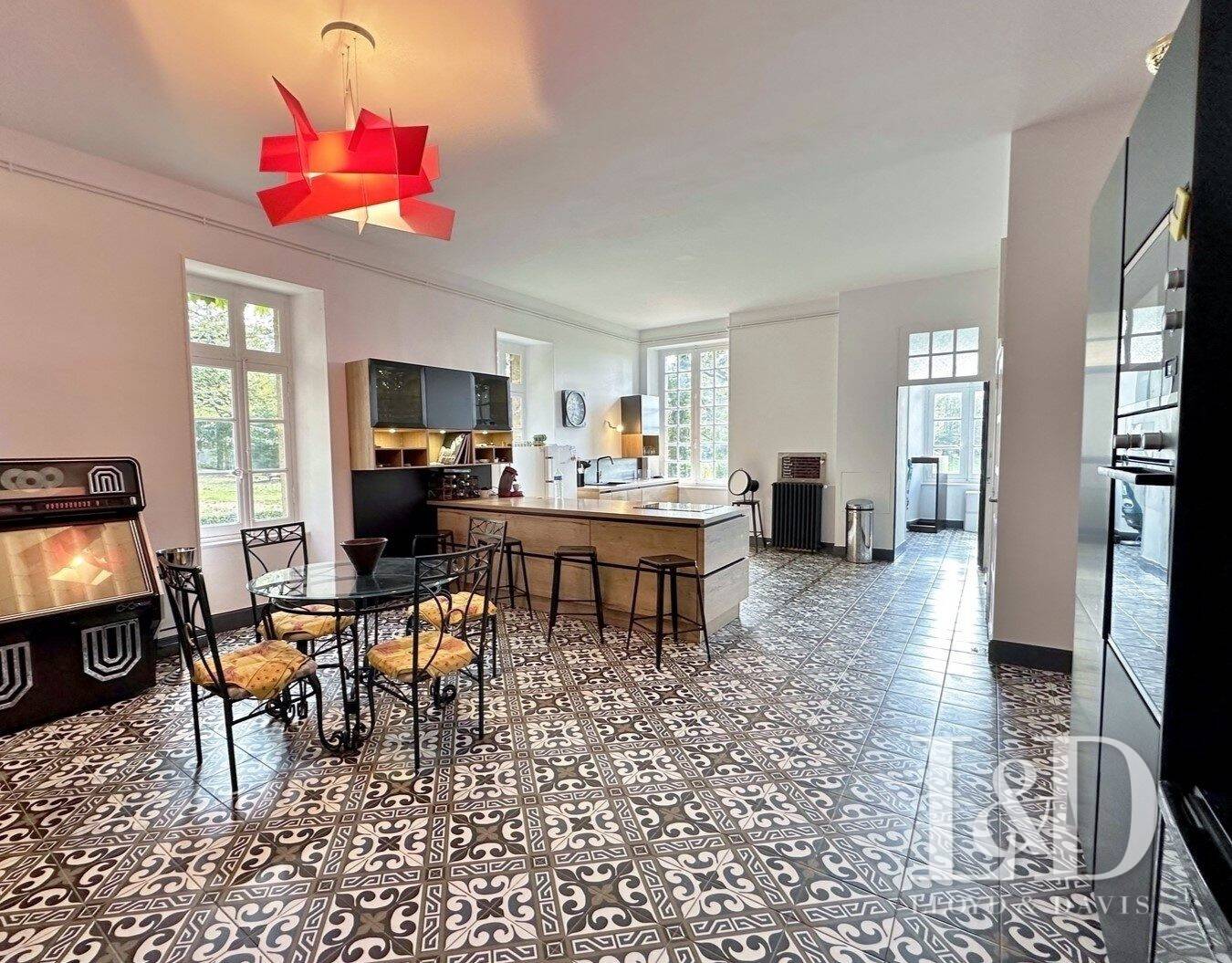 Maison à vendre, 660m², SAINT PIERRE DE TRIVISY