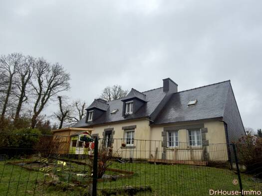 Maison à vendre 180 000 € 5 pièces 3 chambres 111,2 m² 3 890 m² de terrain La Feuillée 29690