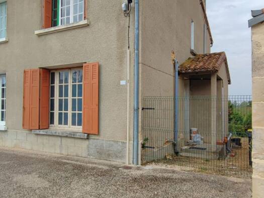 Maison à vendre 60 000 € 3 pièces 2 chambres 73 m² 3 206 m² de terrain Le Vigeant 86150