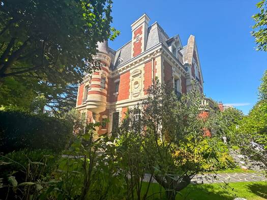 Maison à vendre 1 200 000 € 8 pièces 5 chambres 328 m² 1 708 m² de terrain Inter Marche Mantes-la-Jolie 78200