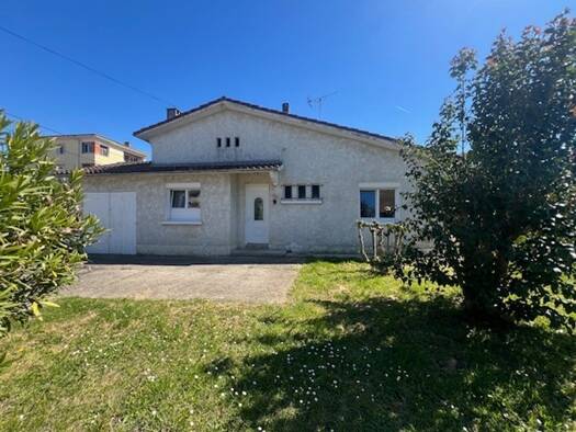 Maison de plain-pied à louer 630 € 3 pièces 2 chambres 67 m² 654 m² de terrain Aiguillon 47190