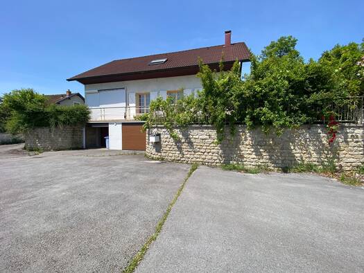 Maison à vendre 230 000 € 7 pièces 5 chambres 219 m² 867 m² de terrain Nord Lons le Saunier 39000