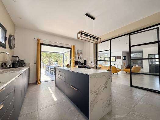 Maison à vendre 639 000 € 6 pièces 3 chambres 203 m² 1 000 m² de terrain Zone Agricole Saint-Estève 66240