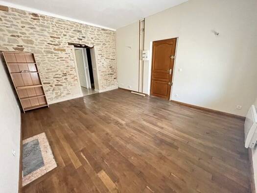 Appartement à louer - logement étudiant 250 € 1 pièce 28 m² RDC/1 Ieme Zone Commentry 03600