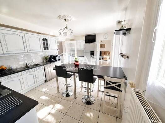 Maison à vendre 417 000 € 6 pièces 4 chambres 162 m² 837 m² de terrain Luynes 37230