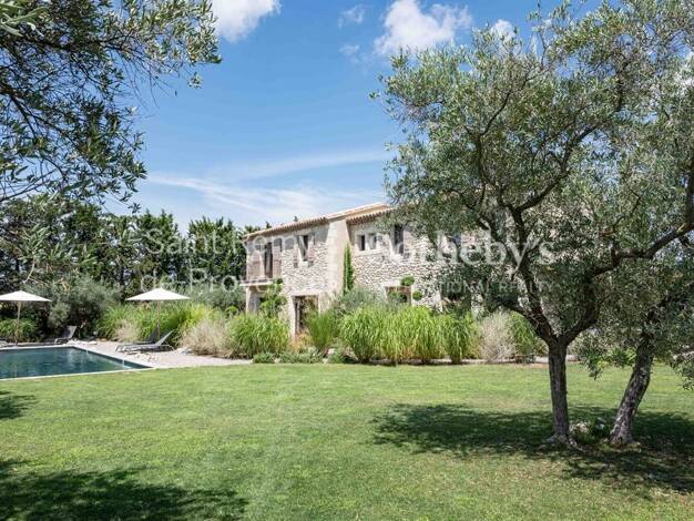 Maison à vendre - Première occupation 3 500 000 € 7 pièces 4 chambres 250 m² 2 268 m² de terrain Eygalières 13810