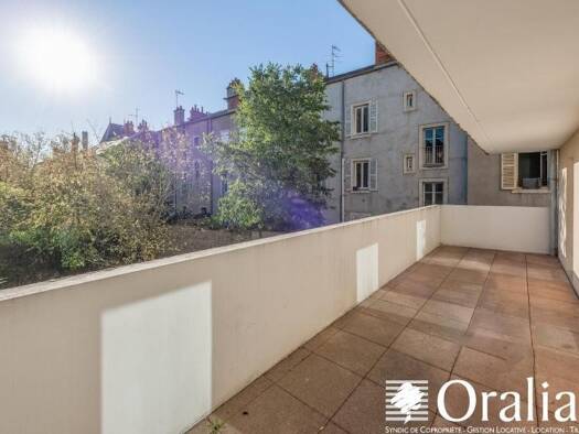 Appartement à louer 885 € 3 pièces 2 chambres 66 m² Étage 1/1 Clemenceau Dijon 21000