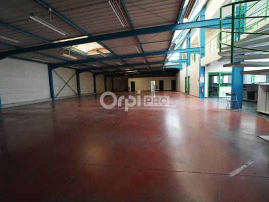 Local d'activités à louer 5 000 € 926 m² d'espace de stockage Longvic 21600