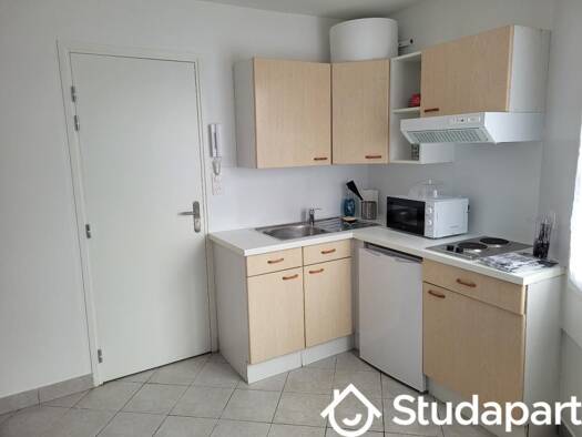 Appartement à louer 550 € 1 pièce 1 chambre 25 m² RDC Chantenay Nantes 44100