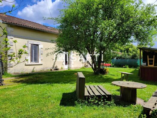 Maison à vendre 186 000 € 6 pièces 4 chambres 145 m² 1 196 m² de terrain Saint-Aigulin 17360