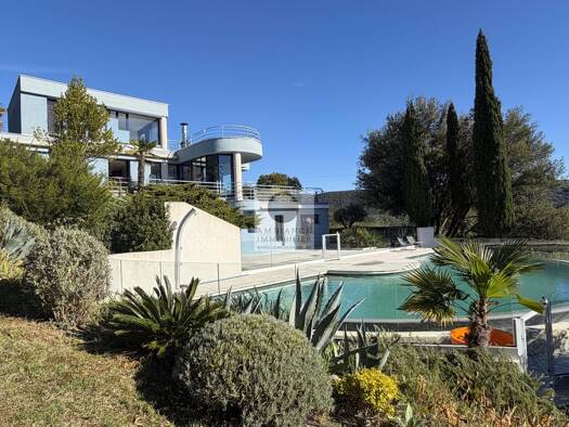 Maison à vendre 1 050 000 € 7 pièces 4 chambres 257,52 m² 3 272 m² de terrain Saint-Péray 07130