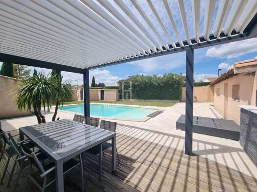 Maison à vendre 575 000 € 7 pièces 3 chambres 216 m² 1 328 m² de terrain Saint-Étienne-du-Grès 13103
