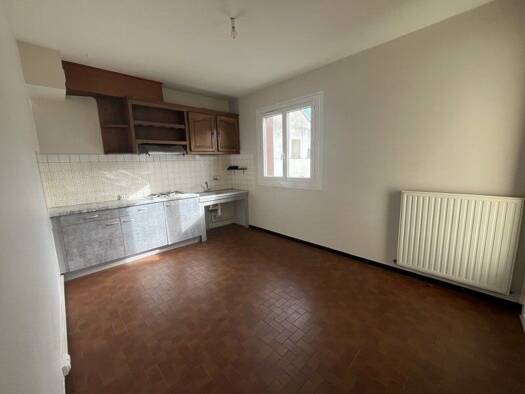 Appartement à louer 440 € 3 pièces 2 chambres 77,7 m² Étage 1/1 Miramont-de-Guyenne 47800