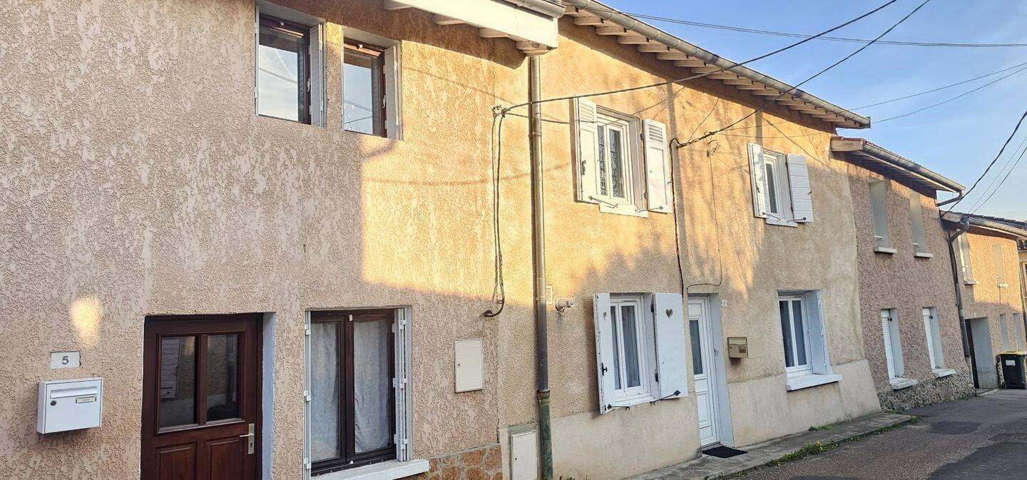 Maison à vendre, 106m², SAINT GENIS LES OLLIERES