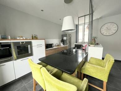 Maison à vendre 250 275 € 5 pièces 3 chambres 131 m² 330 m² de terrain Centre Ville-Les Marins Chateauroux 36000