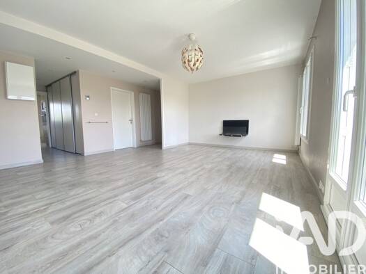 Appartement à vendre 226 000 € 5 pièces 3 chambres 84 m² Étage 3/3 Europe Tours 37100