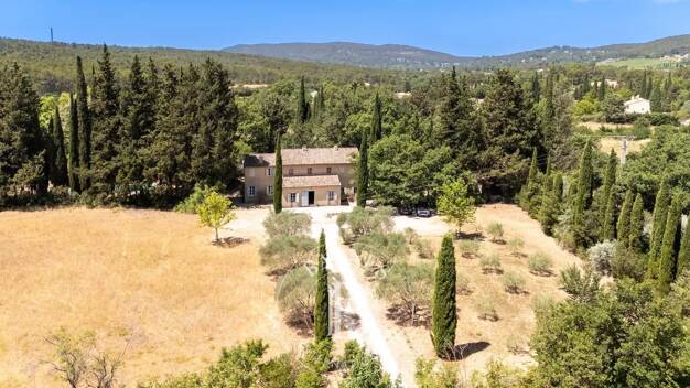 Maison à louer 5 000 € 4 pièces 4 chambres 246,2 m² Beaurecueil 13100