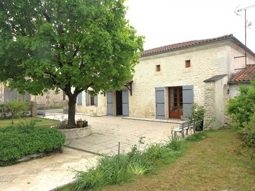 Maison à vendre 158 000 € 5 pièces 3 chambres 102 m² 650 m² de terrain Jarnac-Champagne 17520