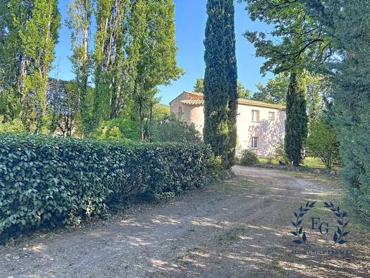 Maison à vendre 975 000 € 10 pièces 7 chambres 273 m² 2 640 m² de terrain Forcalqueiret 83136