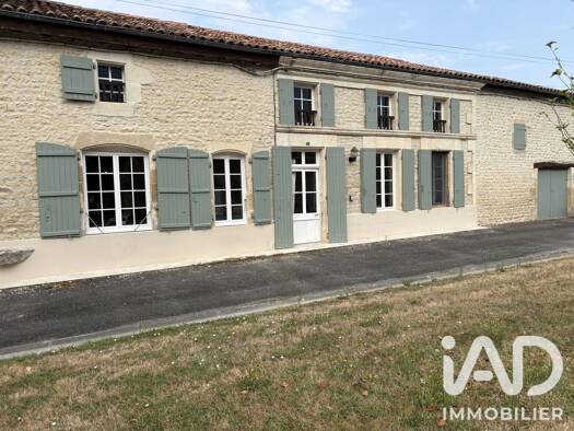 Maison à vendre 339 000 € 5 pièces 3 chambres 149 m² 1 868 m² de terrain Loiré-sur-Nie 17470