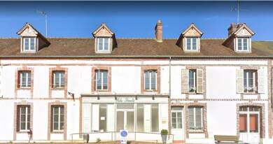 Immeuble à vendre 340 000 € 400 m² La Ferté-Vidame 28340