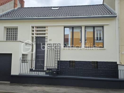 Maison à vendre 387 000 € 5 pièces 2 chambres 117 m² 157 m² de terrain Jeanne d'Arc-Stade Vichy 03200