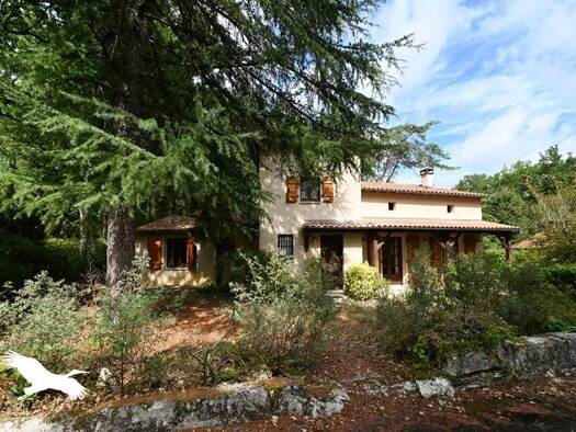 Maison à vendre 245 000 € 5 pièces 3 chambres 141 m² 1 484 m² de terrain Puymoyen 16400