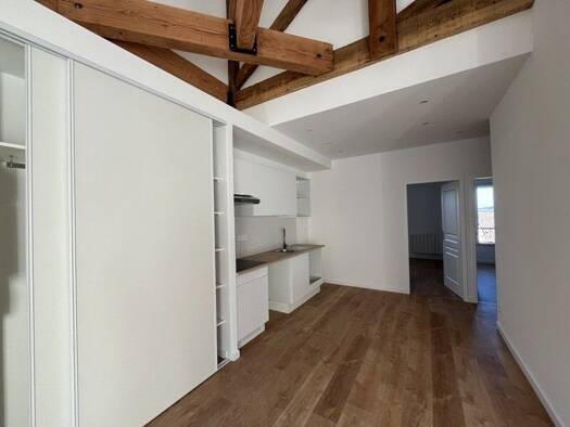 Appartement à louer 740 € 3 pièces 2 chambres 66,8 m² Étage 2/2 Blaye 33390