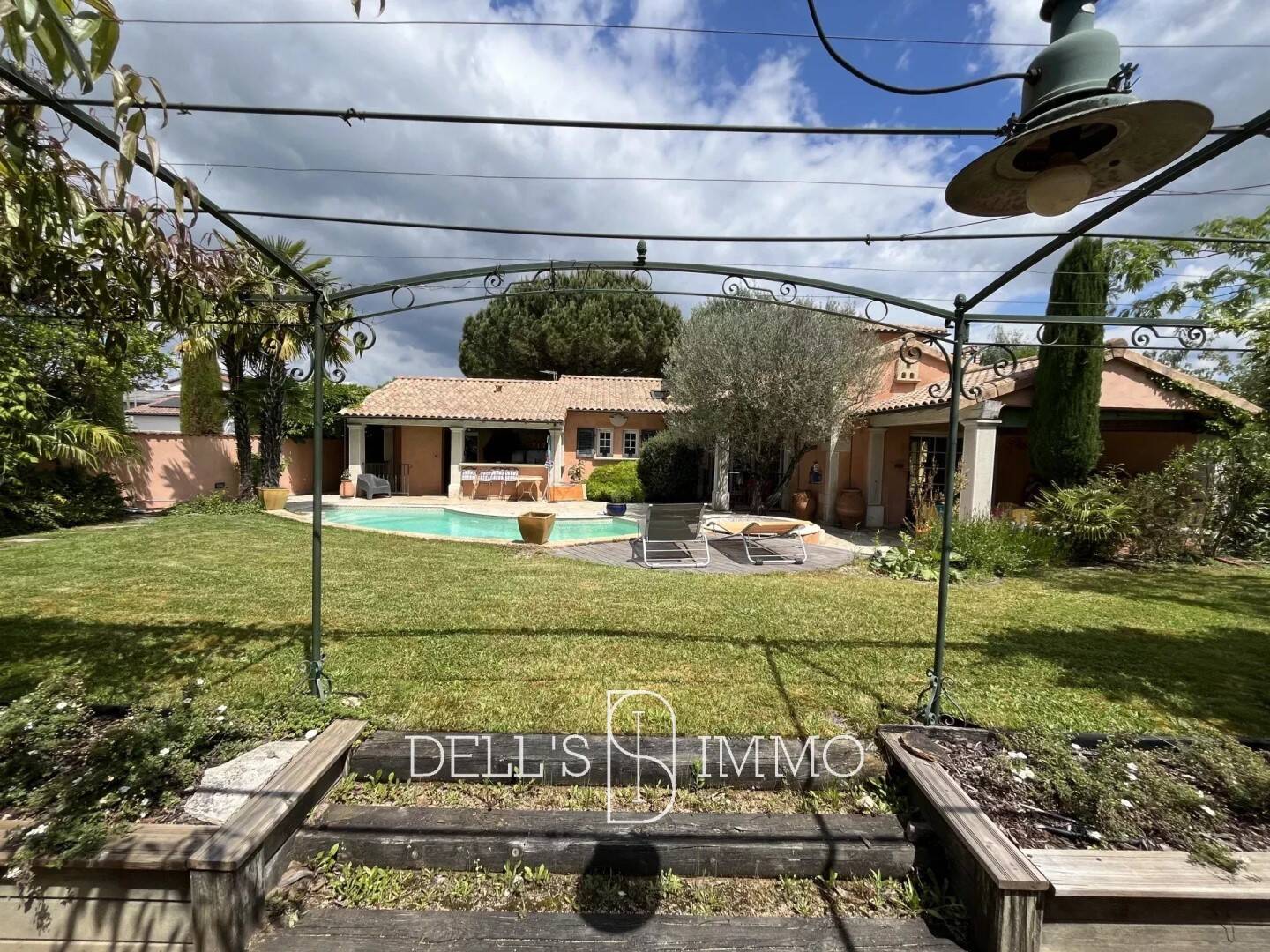 Maison à vendre, 213m², SAINT GEORGES DE RENEINS