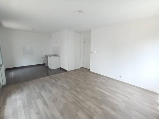 Appartement à louer 690 € 1 pièce 29 m² 2ème étage dès le 03/04/2026 Le Village-Les Pres Éragny 95610