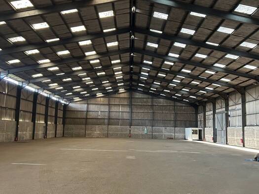 Local d'activités à vendre 3 625 000 € 5 618 m² d'espace de stockage divisible Le Bourg Le Grand-Quevilly 76120