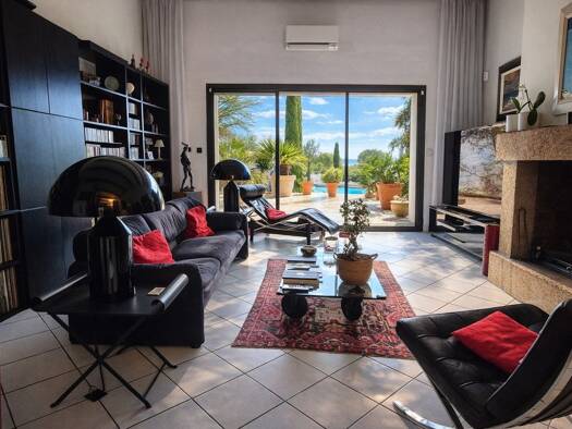 Maison en viager 321 500 € 4 pièces 2 chambres 137 m² 1 619 m² de terrain Garéoult 83136