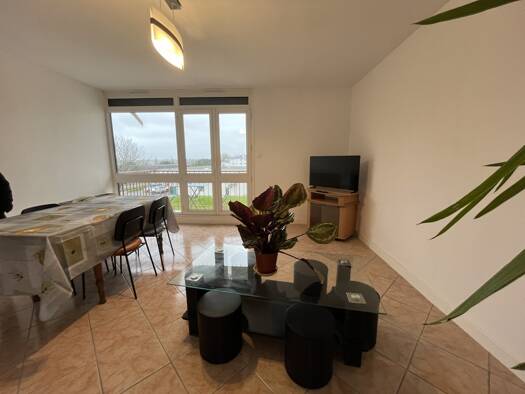 Appartement à louer 700 € 4 pièces 3 chambres 82 m² 2ème étage Lannion 22300