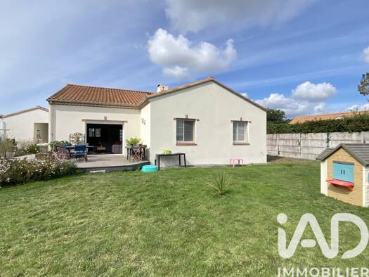 Maison de plain-pied à vendre 419 000 € 6 pièces 3 chambres 134 m² 3 662 m² de terrain Corsept 44560