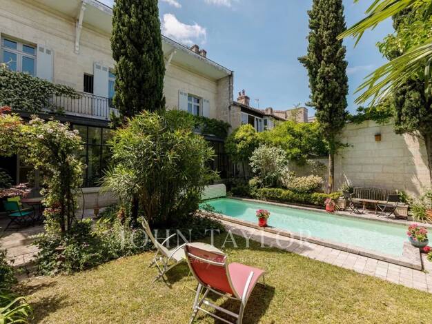 Maison à vendre 2 100 000 € 14 pièces 5 chambres 375 m² 200 m² de terrain Capucins-Saint Michel-Nansouty-Saint Genès Bordeaux 33000