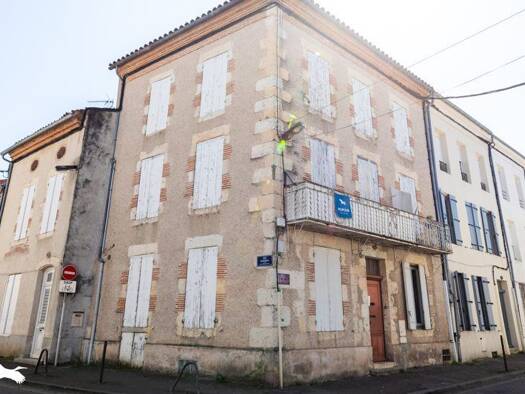 Immeuble à vendre 284 999 € 123 m² École Joseph Bara-Groupe scolaire Carnot-Hôtel de Ville Agen 47000