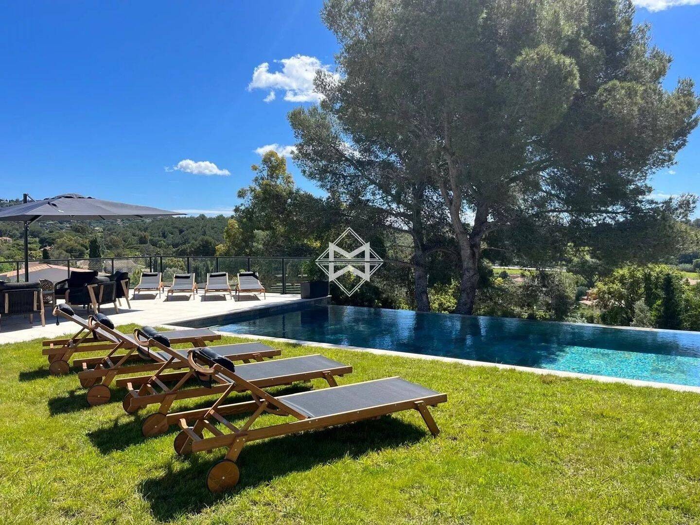 Maison à vendre, 350m², LA CROIX VALMER
