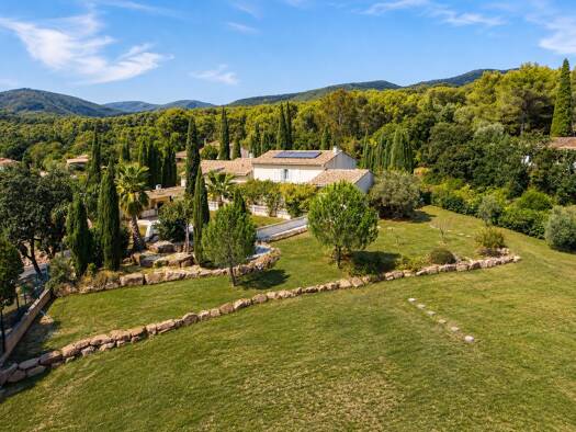 Maison à vendre 1 146 000 € 7 pièces 4 chambres 268 m² 5 498 m² de terrain Solliès-Pont 83210